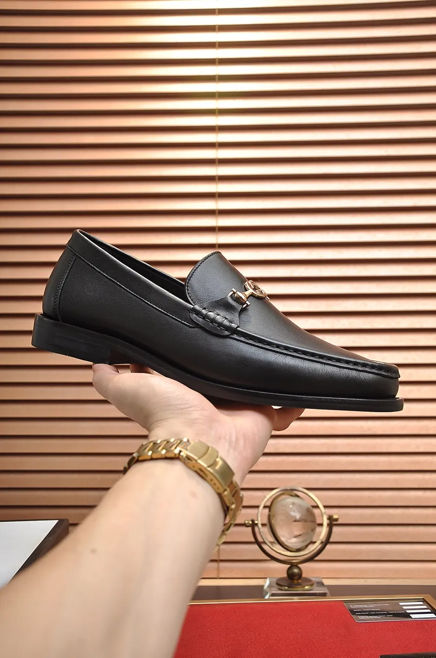 Men's shoes💰560💶Italy's top luxury men's shoe giant (GUCCI) (Gucci) (full cowhide lining) new arrival🍃Original European style🔰 Pleasant to the eye😍In order to make the shoes more durable and non-deformable🌀The production continues to follow traditional methods but there is still no lack of innovation💪Choose original sheepskin for the leather♻️ Smooth and natural And extra bright ⭐Made of imported cowhide, the first choice of rich people 38-45 (45 customized)